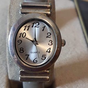 🦋10/$20🦋 GEN851 Silver/Grey Leather Wrapped Women's Cuff Watch